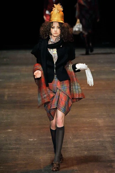Look 25